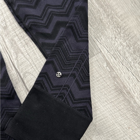 Lululemon Women's Legging Gray Black Chevron Ribbed Compression Stretch - Picture 3 of 11